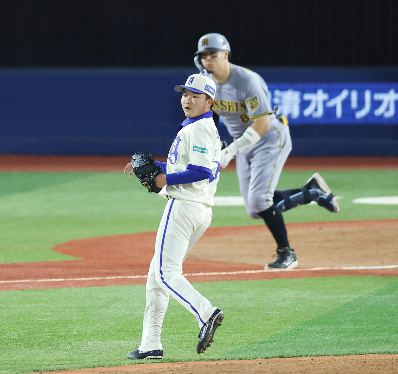 DeNA対阪神　5回表阪神1死一、二塁、佐藤輝明に適時打を浴びる石田裕太郎（撮影・宮地輝）