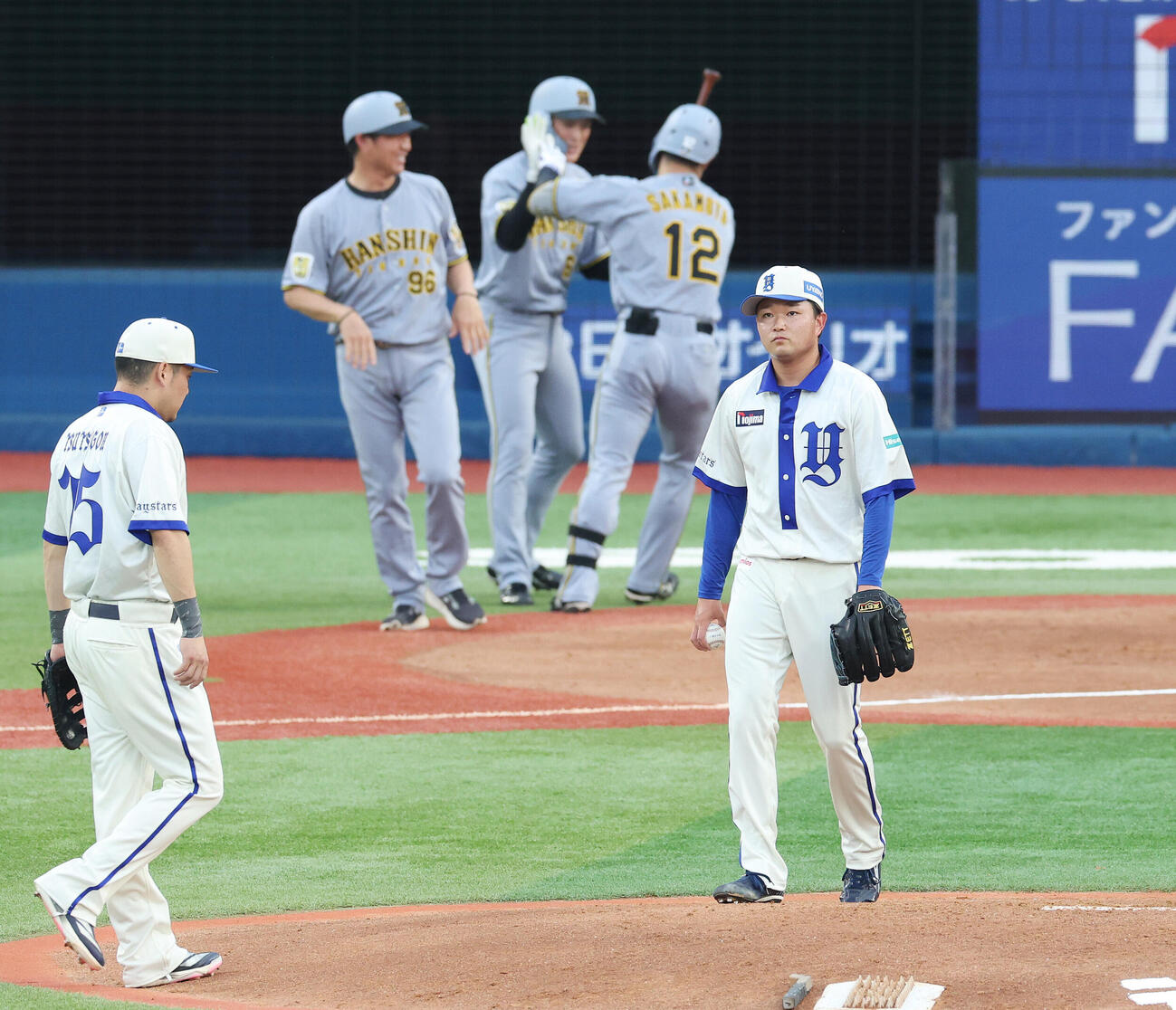 DeNA対阪神　1回表阪神2死二塁、坂本誠志郎に2点本塁打を浴びた石田裕太郎（撮影・宮地輝）