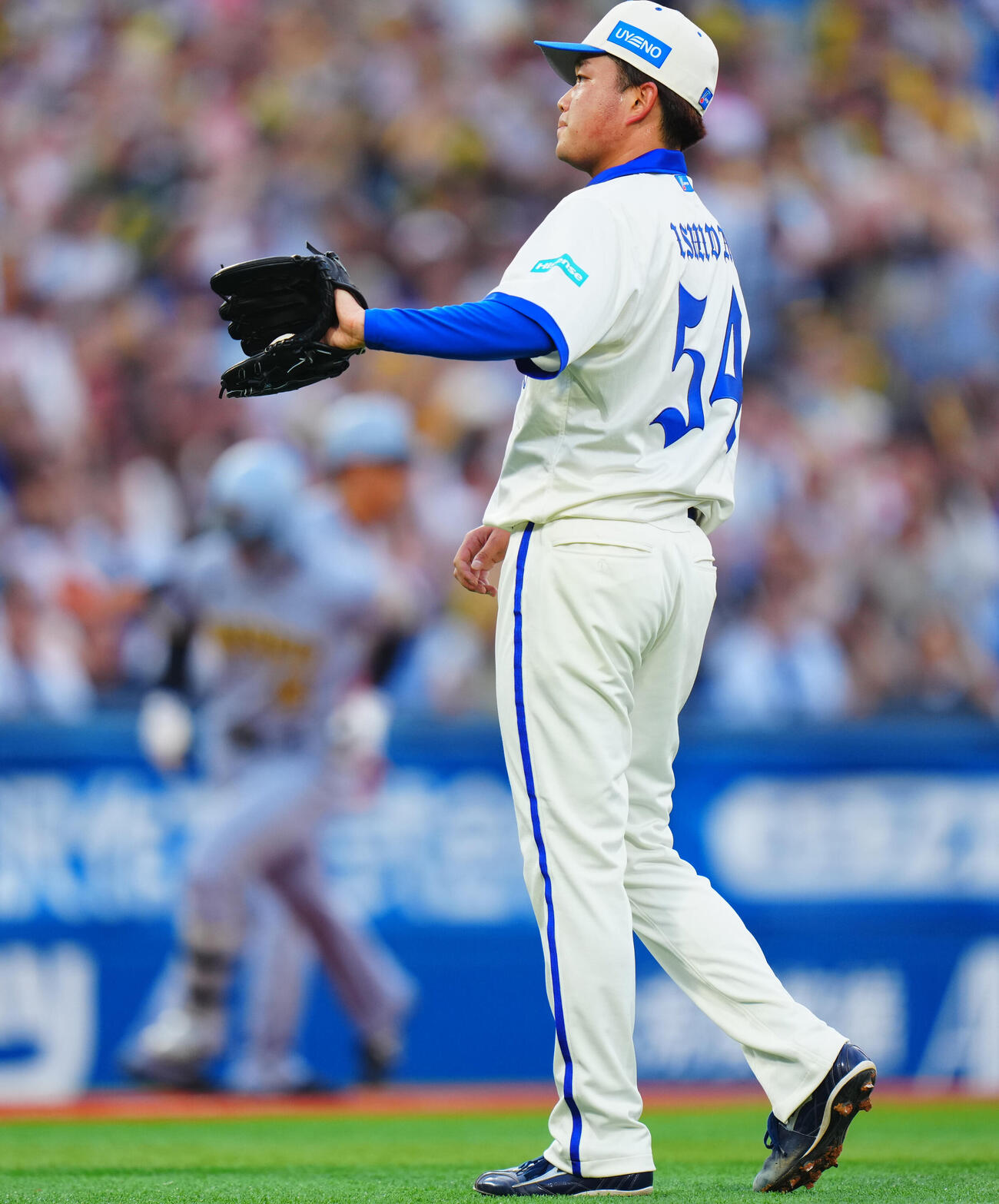 DeNA対阪神　1回表阪神2死二塁、坂本誠志郎（左）に2点本塁打を浴びる石田裕太郎（撮影・垰建太）