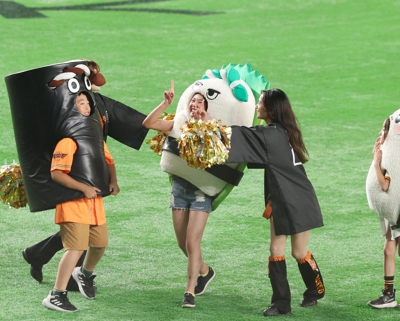 巨人対中日　すしレースは芽ネギが1着（撮影・増田悦実）