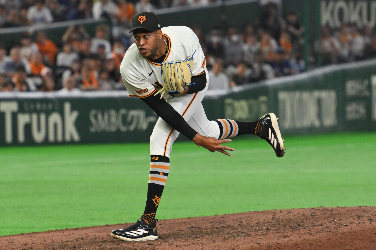 巨人対中日　9回表、巨人3番手で登板し試合を締めたライデル・マルティネス（撮影・滝沢徹郎）