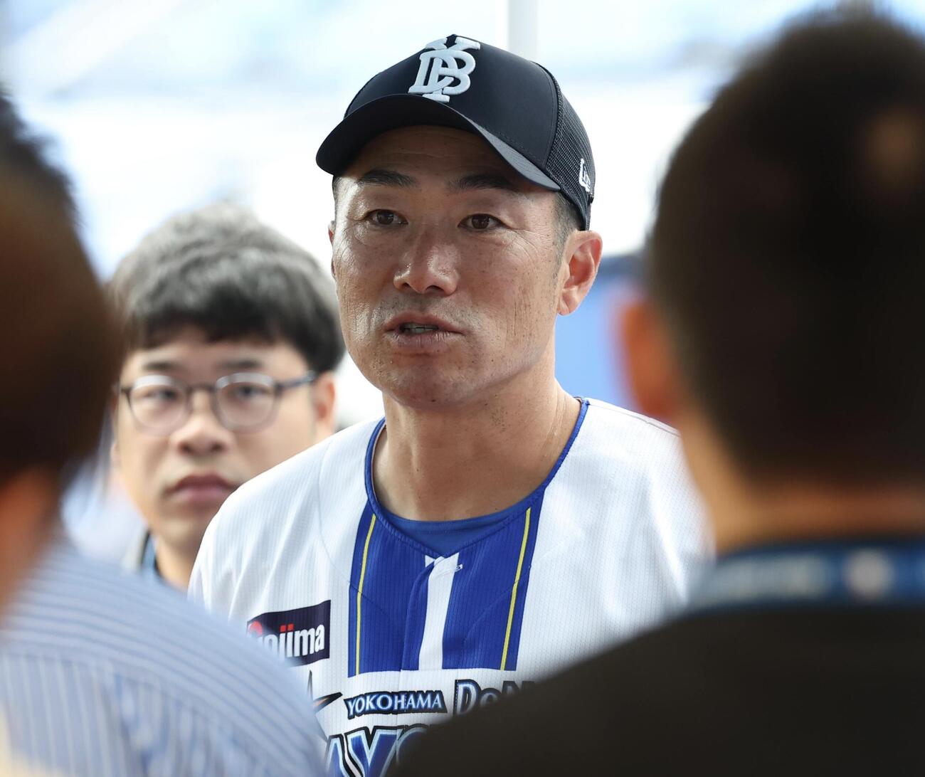 DeNA対阪神　報道陣の質問に答えるDeNA相川亮二監督(撮影・浅見桂子)　横浜スタジアム