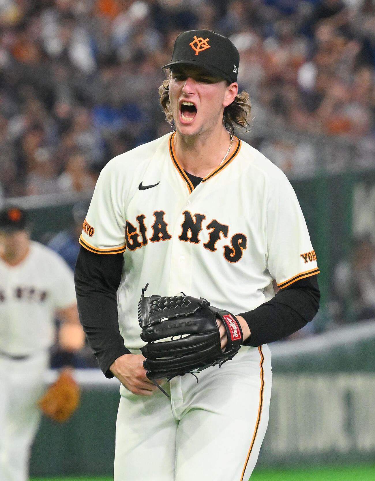 巨人対中日　4回表中日2死二塁、細川成也を空振り三振に仕留め雄たけびを上げるフォレスト・ウィットリー（撮影・滝沢徹郎）