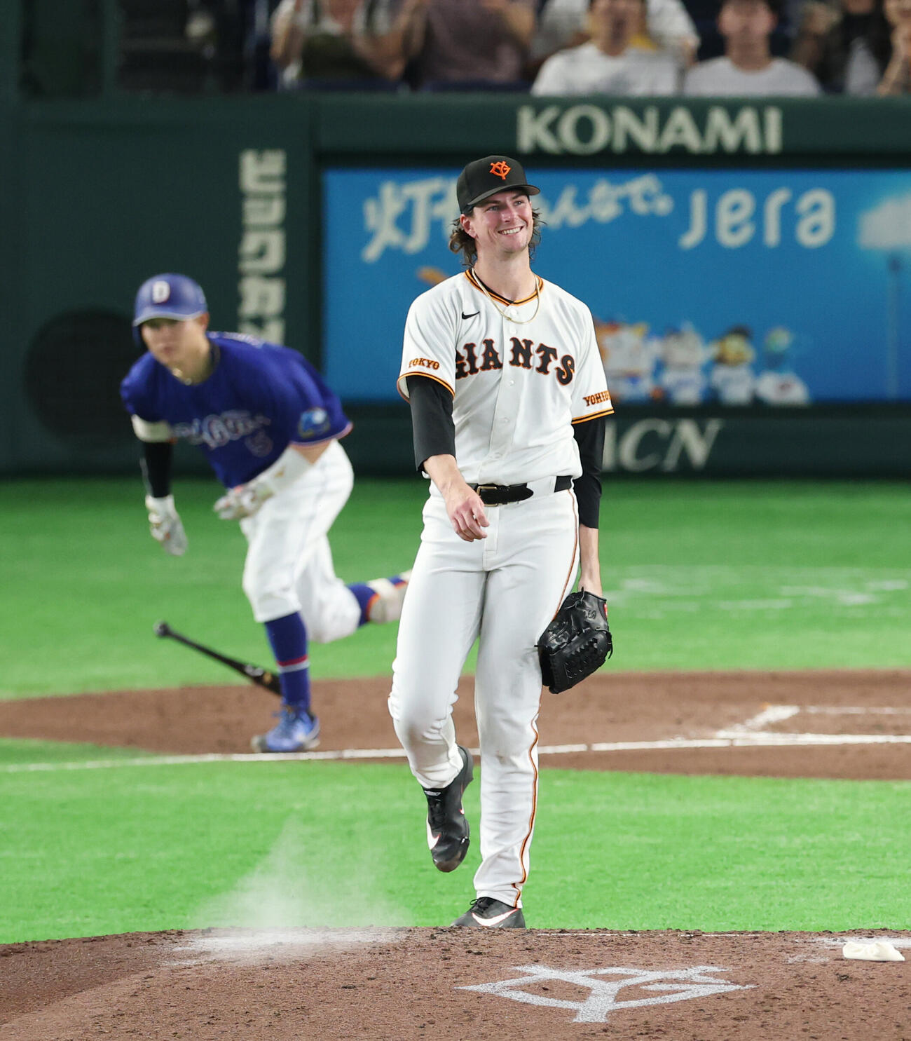 巨人対中日　8回表中日2死、村松開人に安打を浴びるフォレスト・ウィットリー（撮影・増田悦実）