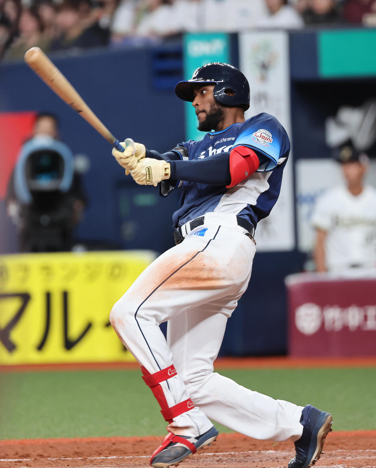 オリックス対西武　5回表西武2死二、三塁、アレクサンダー・カナリオは左前適時打を放つ（撮影・西尾就之）