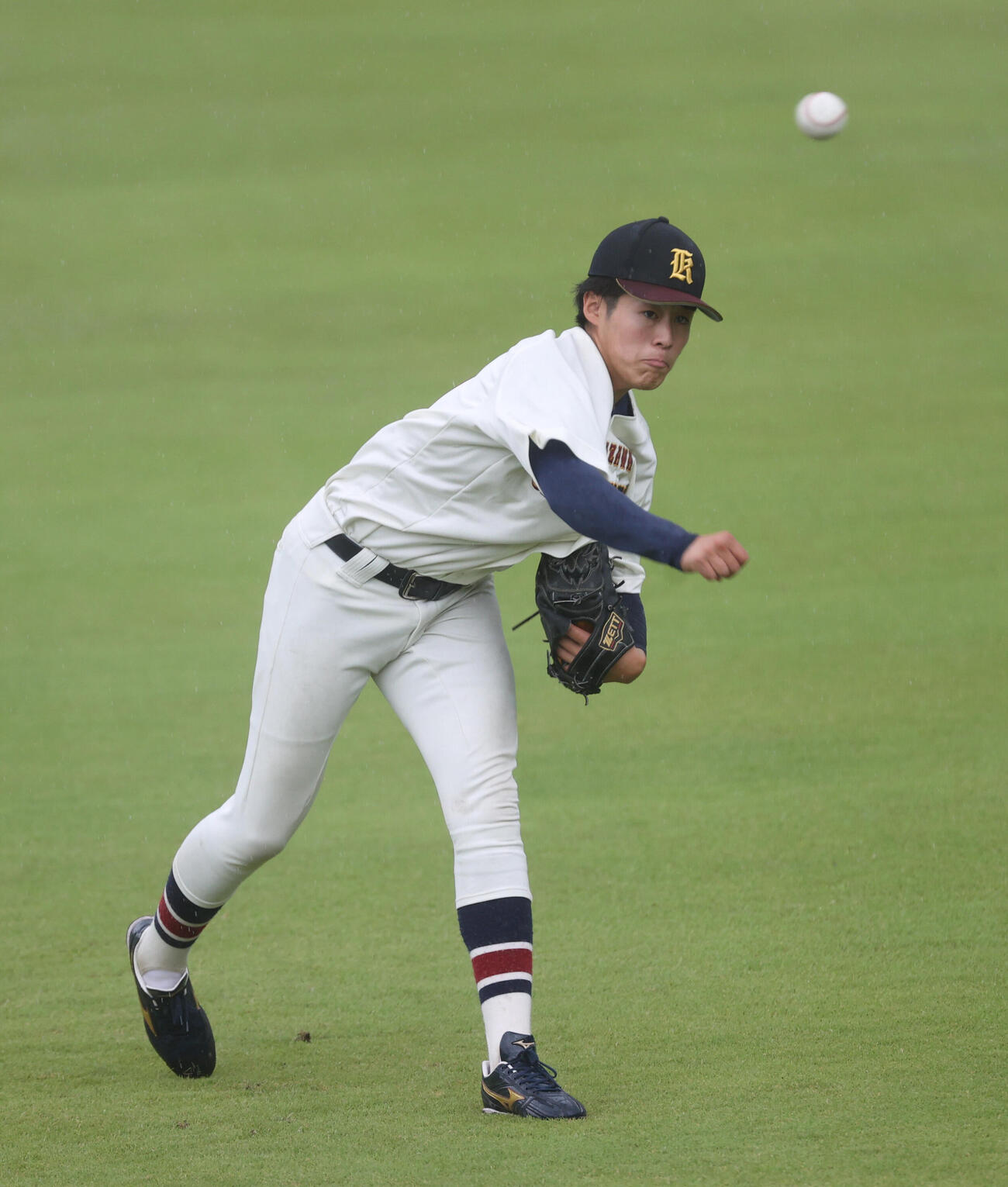 侍ジャパン大学代表選考合宿でキャッチボールする金沢学院大・糸井琉翔（撮影・柴田隆二）