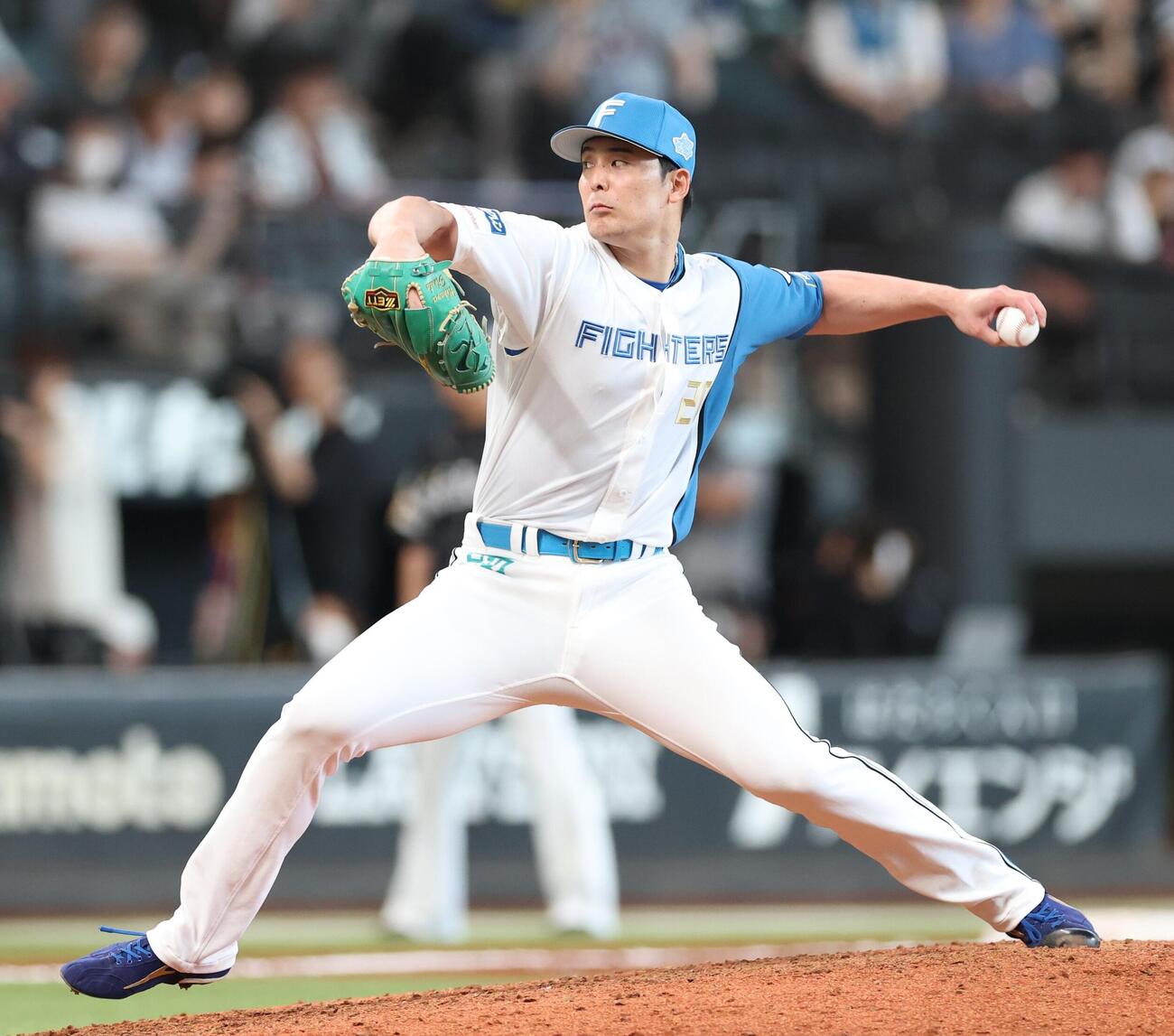 日本ハム対ソフトバンク　7回に登板の日本ハム上原健太（撮影・黒川智章）