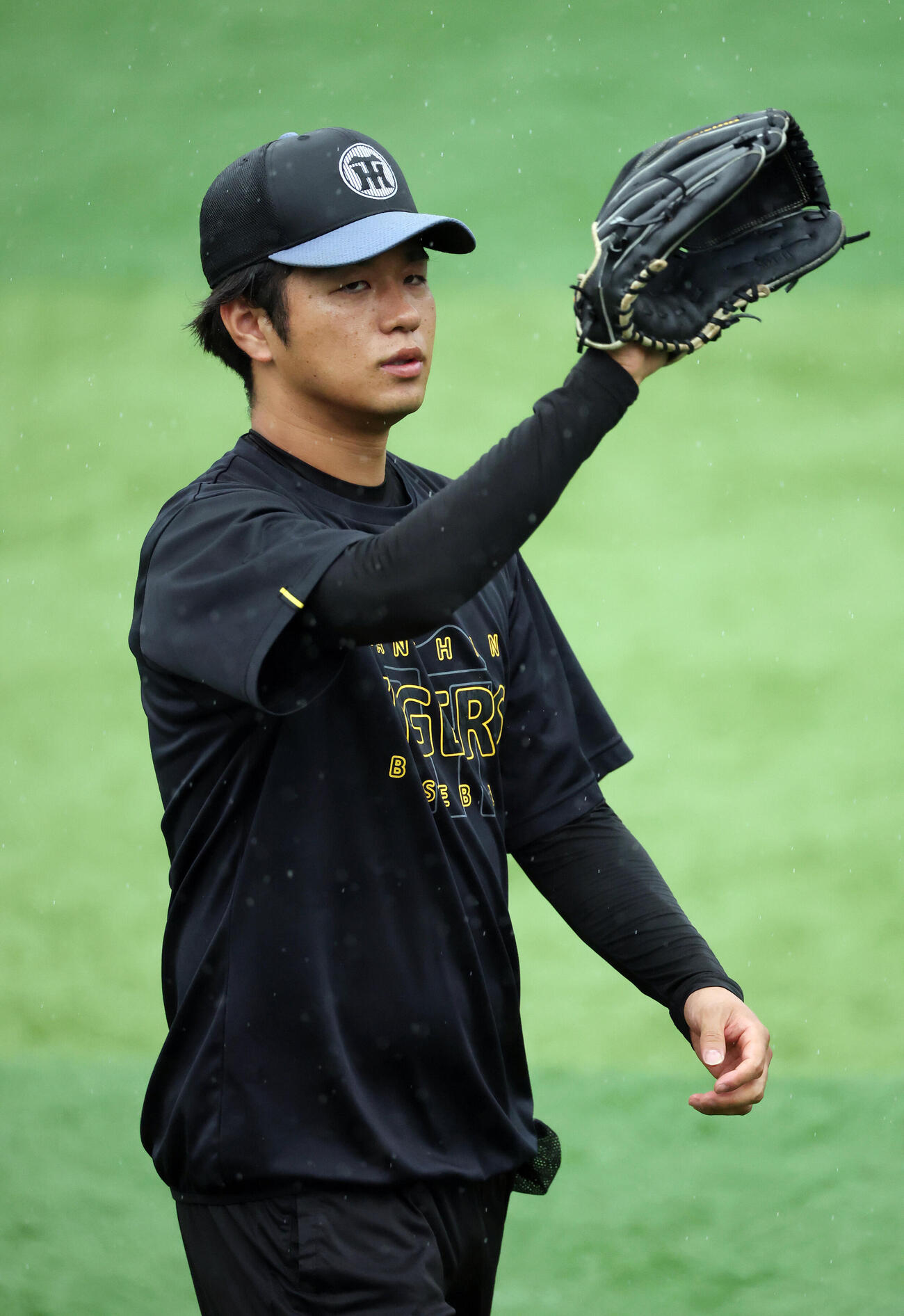 DeNA対阪神　キャッチボールする阪神高橋遥人（撮影・宮地輝）