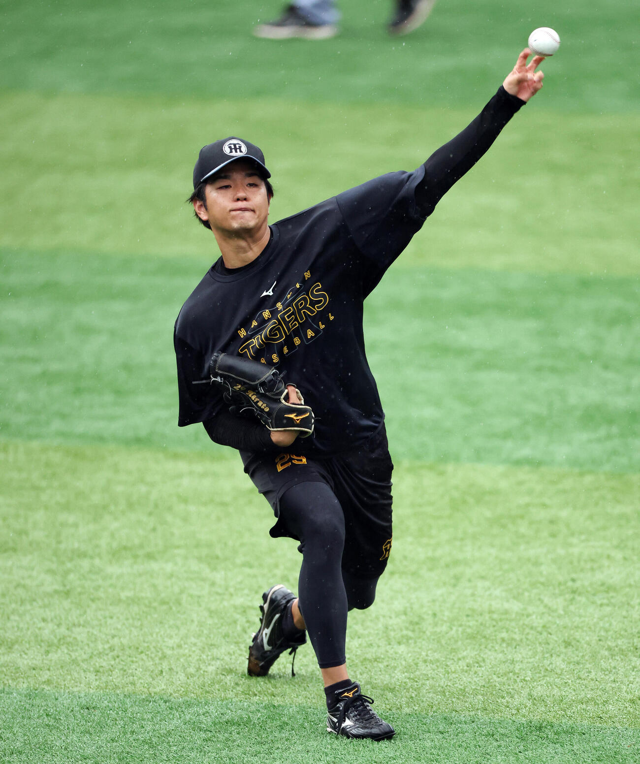 DeNA対阪神　キャッチボールする阪神高橋遥人（撮影・宮地輝）
