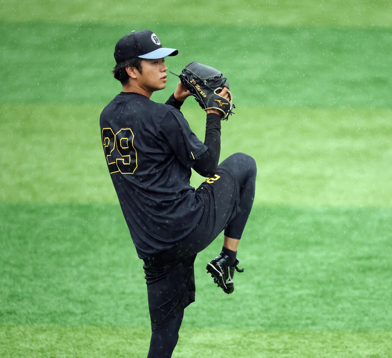 DeNA対阪神　キャッチボールする阪神高橋遥人（撮影・宮地輝）