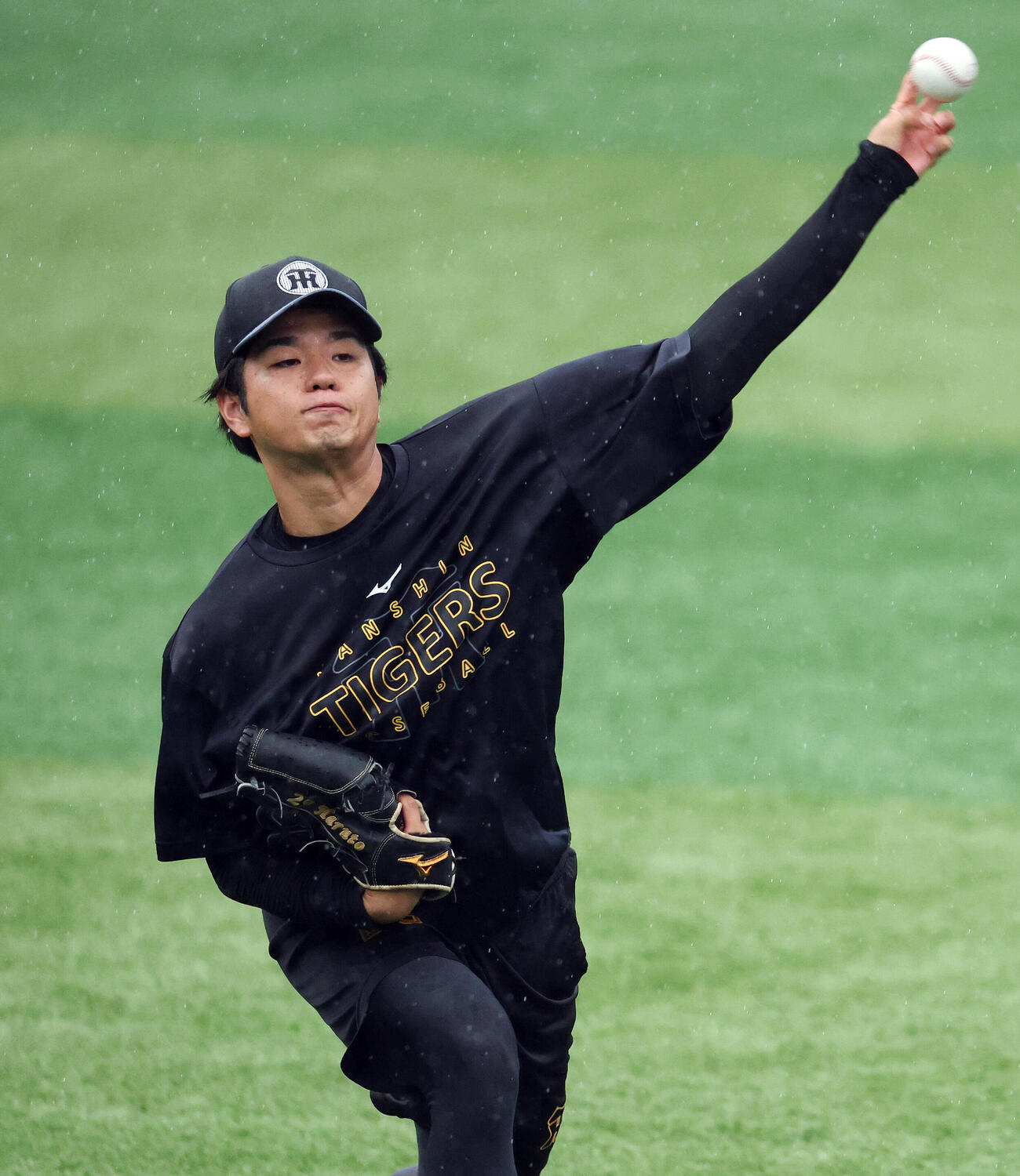 DeNA対阪神　キャッチボールする阪神高橋遥人（撮影・宮地輝）