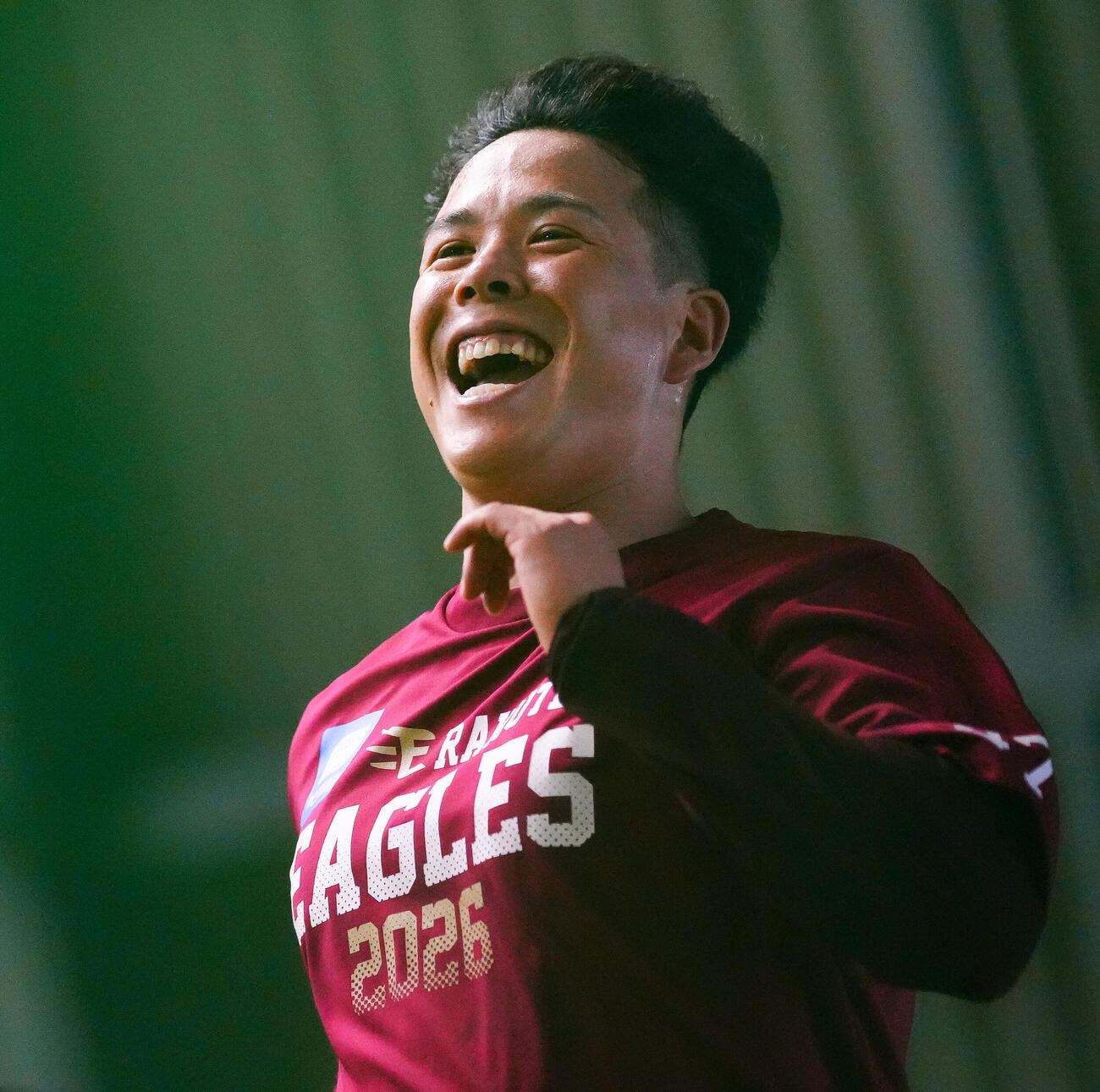室内練習場で汗を流す楽天藤井聖（撮影・鈴木みどり）