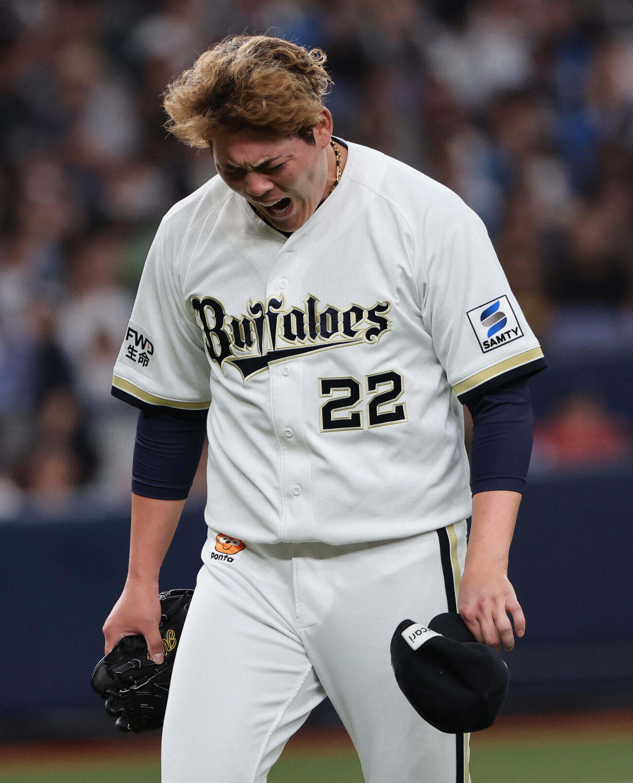 オリックス対西武　4回に5失点したオリックス先発の九里亜蓮は叫びながらベンチに戻る（撮影・西尾就之）