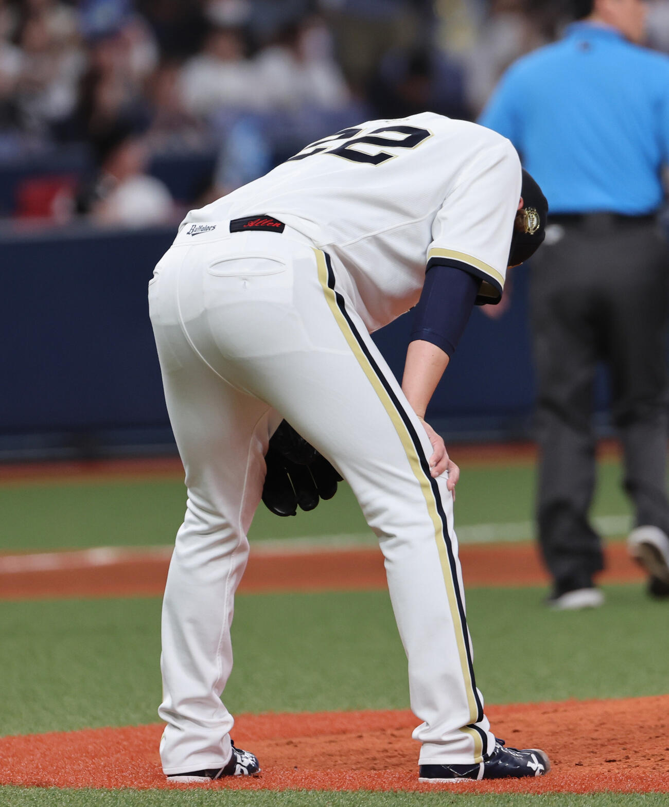 オリックス対西武　4回表西武2死一、二塁、オリックス先発の九里亜蓮は渡部聖弥に本塁打を許しガックリ（撮影・西尾就之）