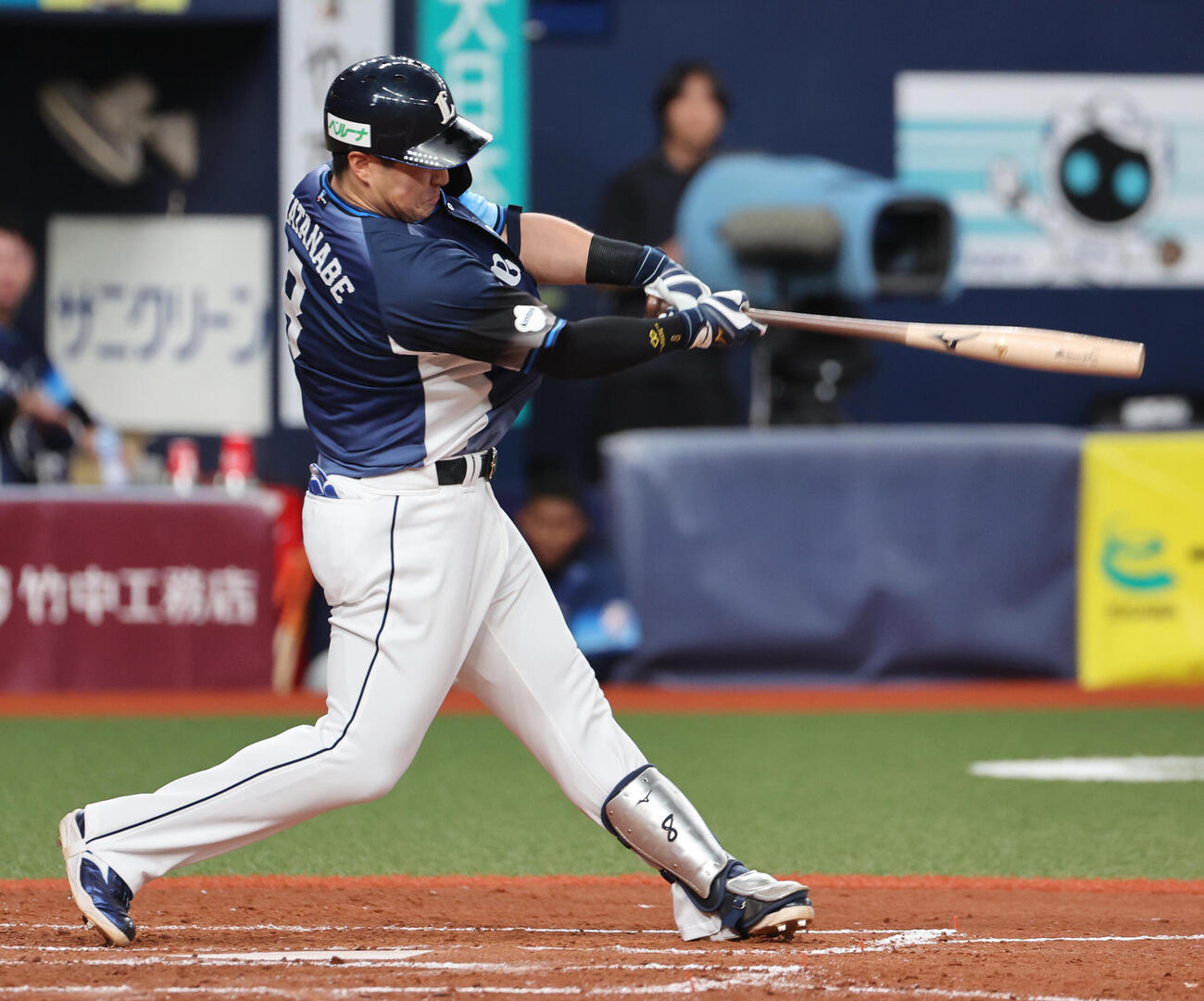 オリックス対西武　4回表西武2死一、二塁、渡部聖弥は本塁打を放つ（撮影・西尾就之）