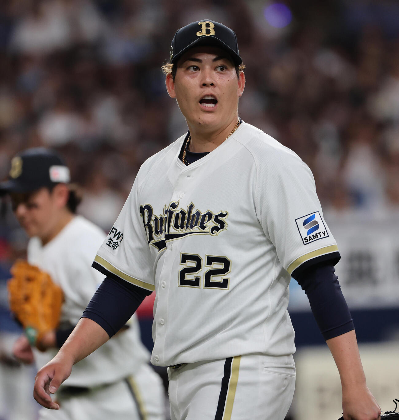 オリックス対西武　3回を投げ終えたオリックス先発の九里亜蓮はナインに声を掛けながらベンチに戻る（撮影・西尾就之）