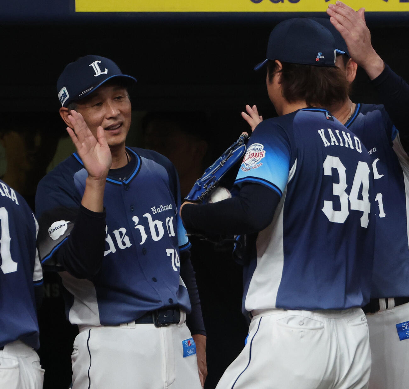 21日、オリックス戦に勝利した西武西口文也監督