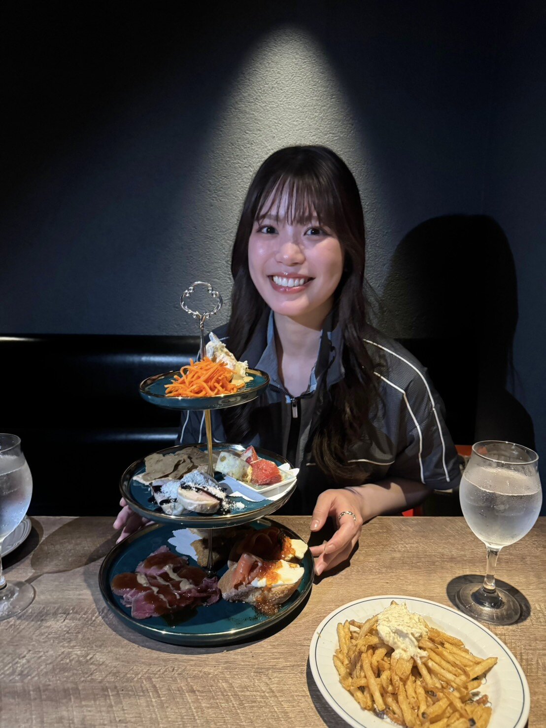 おいしい料理を囲みながら近況報告
