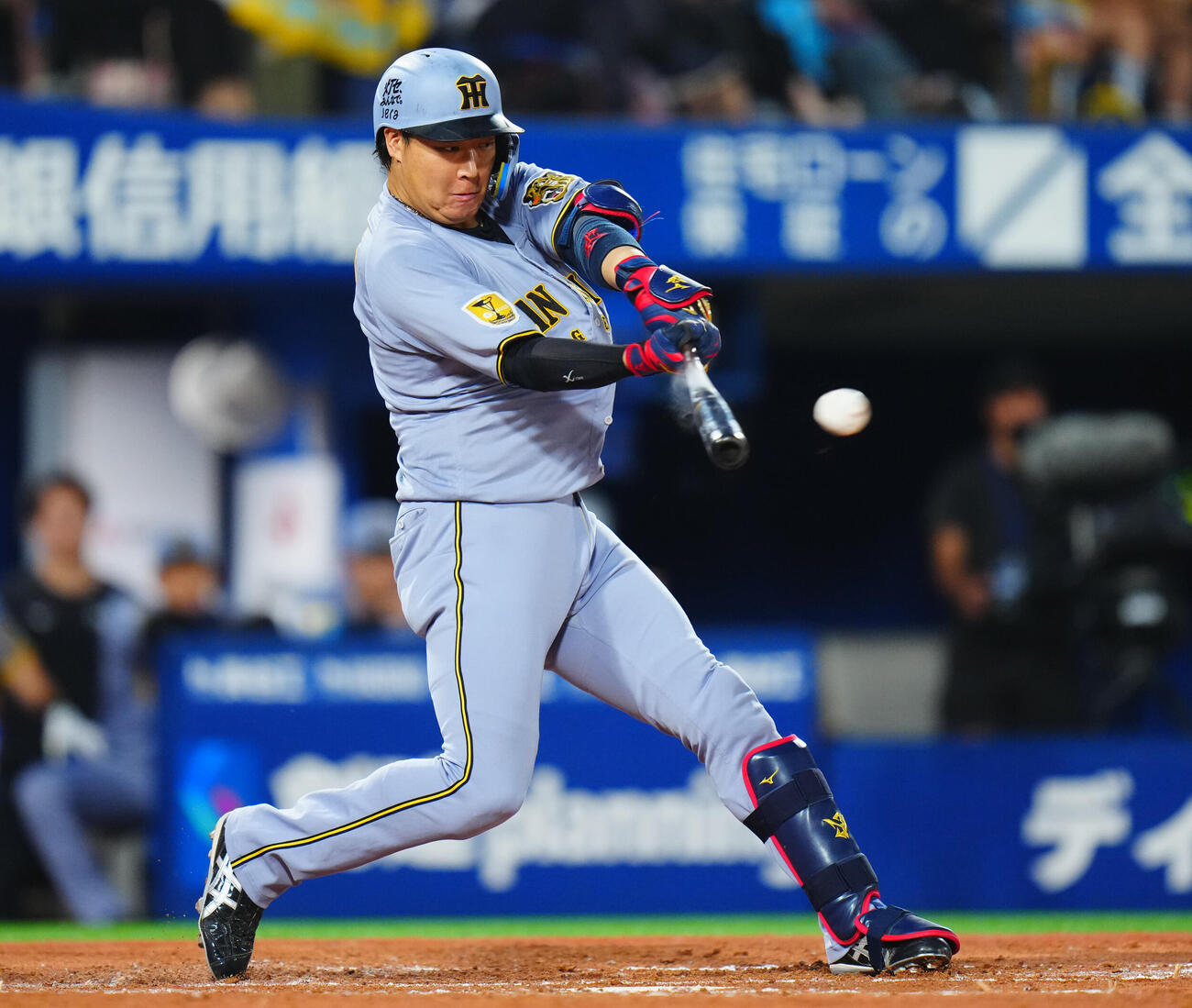 DeNA対阪神　3回表阪神2死一、二塁、先制適時打を放つ大山悠輔（撮影・垰建太）