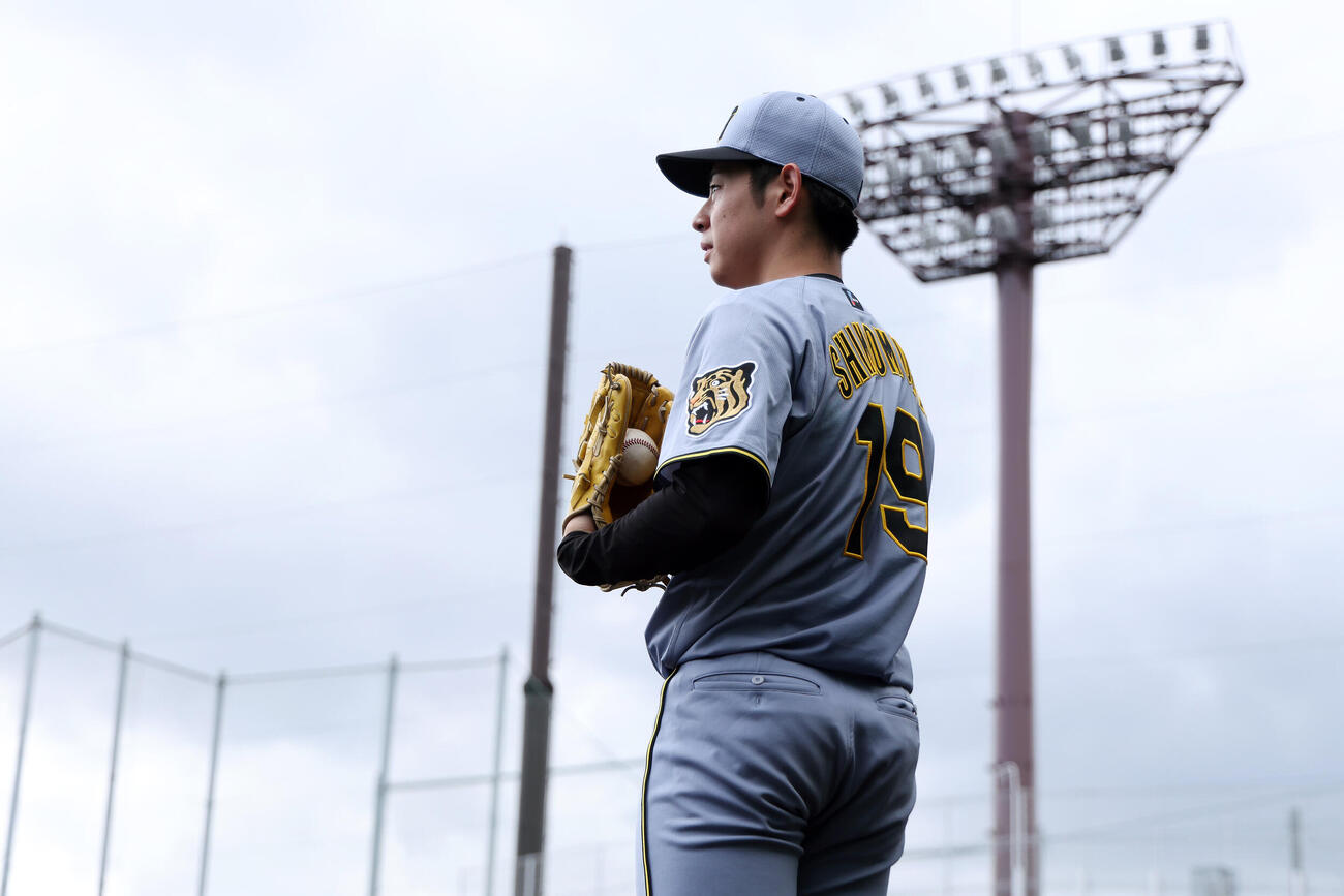 ファーム・リーグ西地区オリックス戦で投球に備える阪神下村海翔（撮影・前田充）