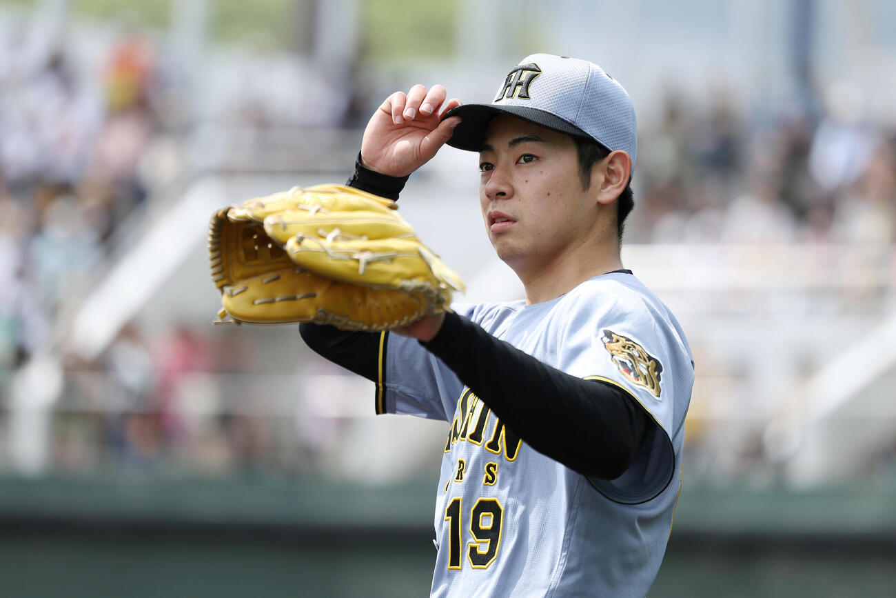 ファーム・リーグ西地区オリックス戦で投球に備える阪神下村海翔（撮影・前田充）