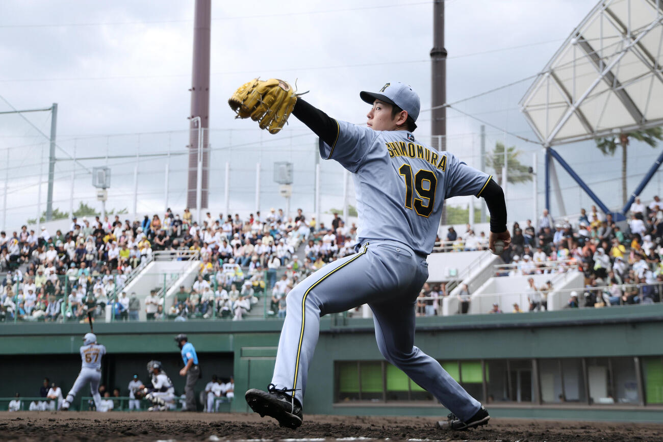 ファーム・リーグ西地区オリックス戦で投球に備える阪神下村海翔（撮影・前田充）