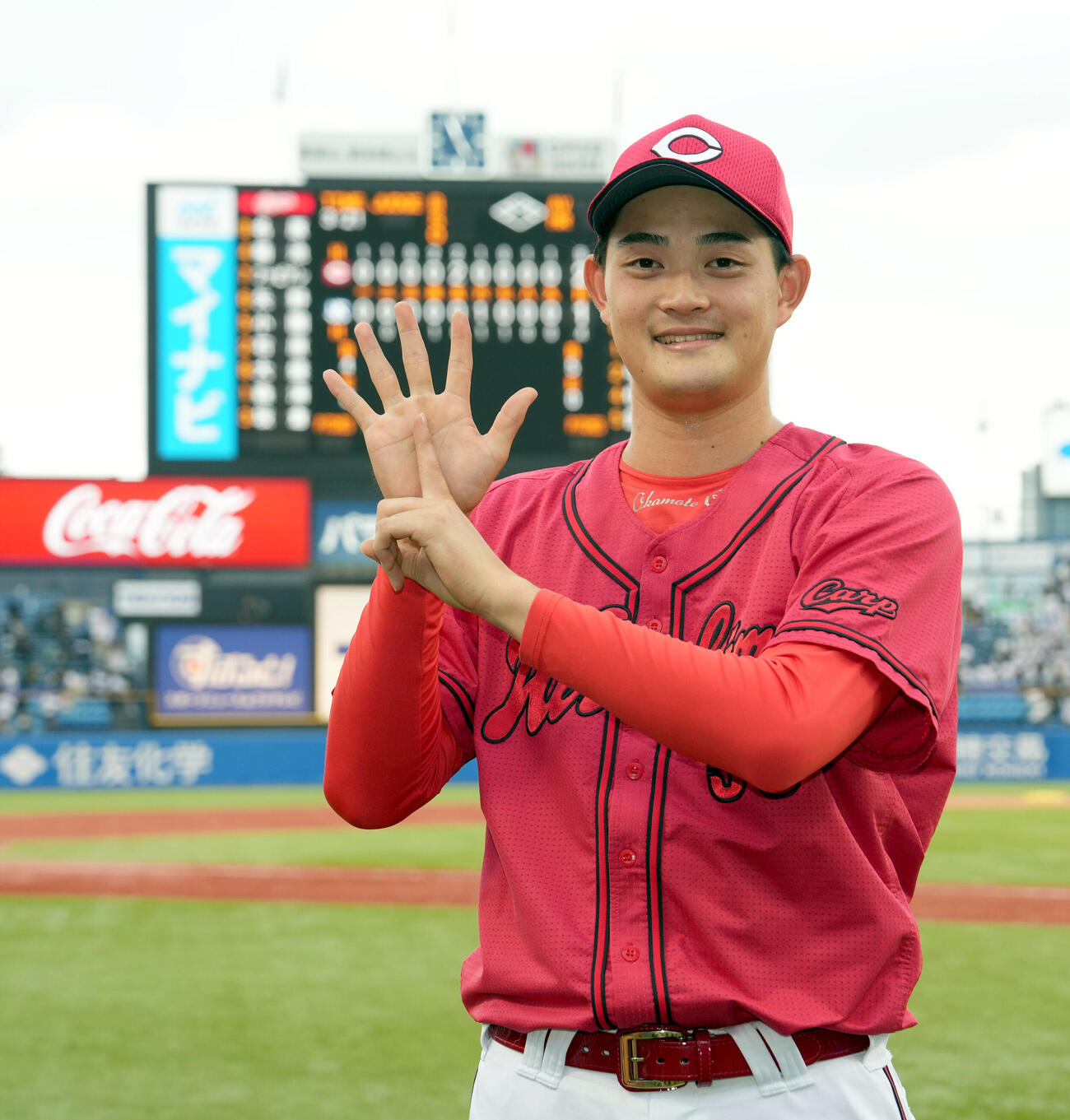 ヤクルト対広島　ヤクルトに勝利し、今季6勝目を挙げた広島岡本駿（撮影・たえ見朱実）