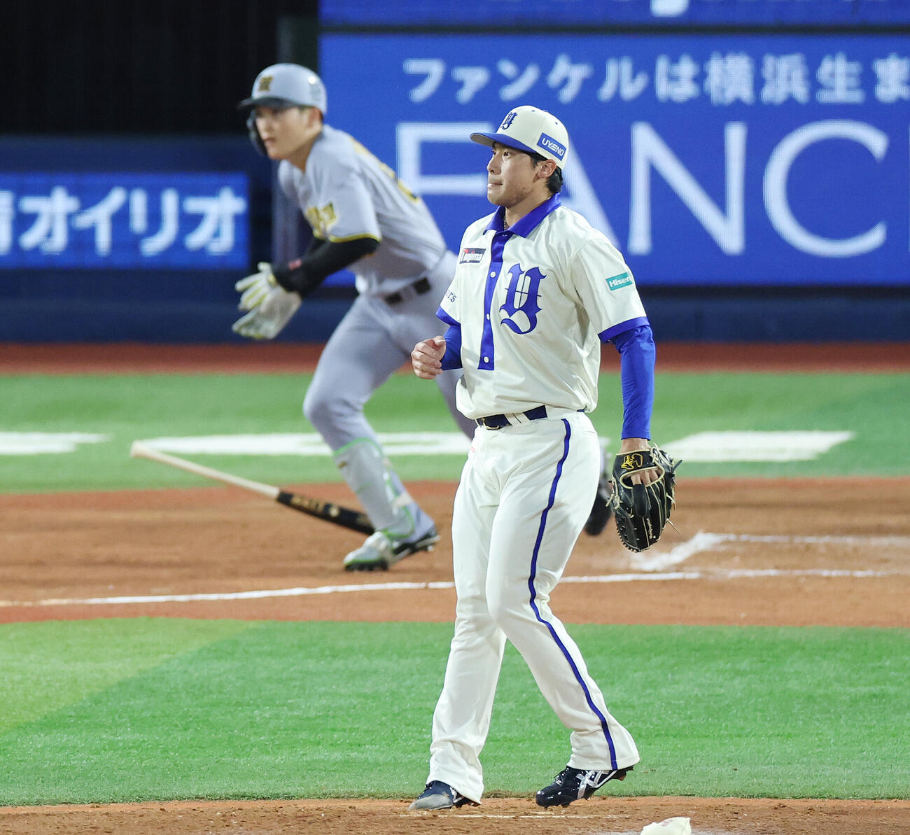 DeNA対阪神　3回表阪神2死一、二塁、高寺望夢に適時二塁打を浴びる尾形崇斗（撮影・宮地輝）