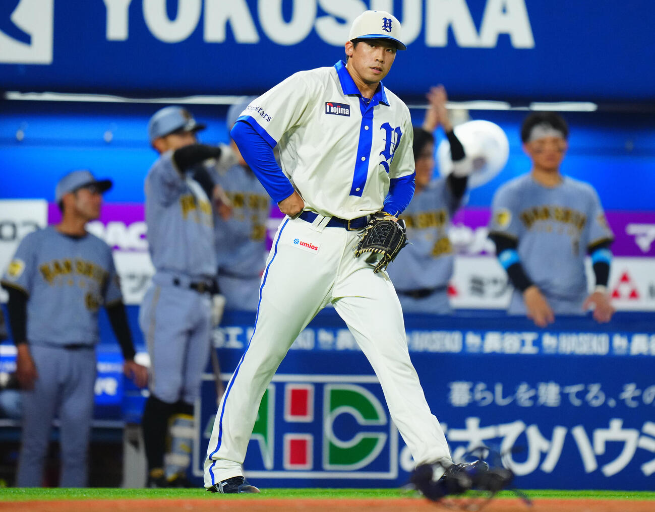 DeNA対阪神　3回表阪神2死一、二塁、高寺望夢に適時二塁打を許し渋い表情の尾形崇斗（撮影・垰建太）