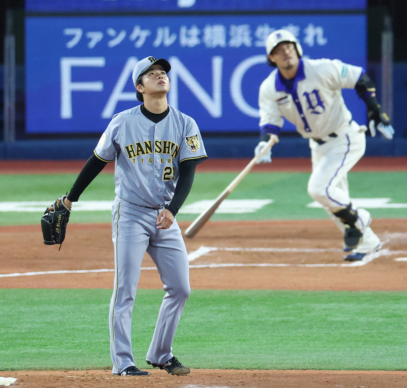 DeNA対阪神　1回裏DeNA2死三塁、宮崎敏郎を中飛に抑える高橋遥人（撮影・宮地輝）