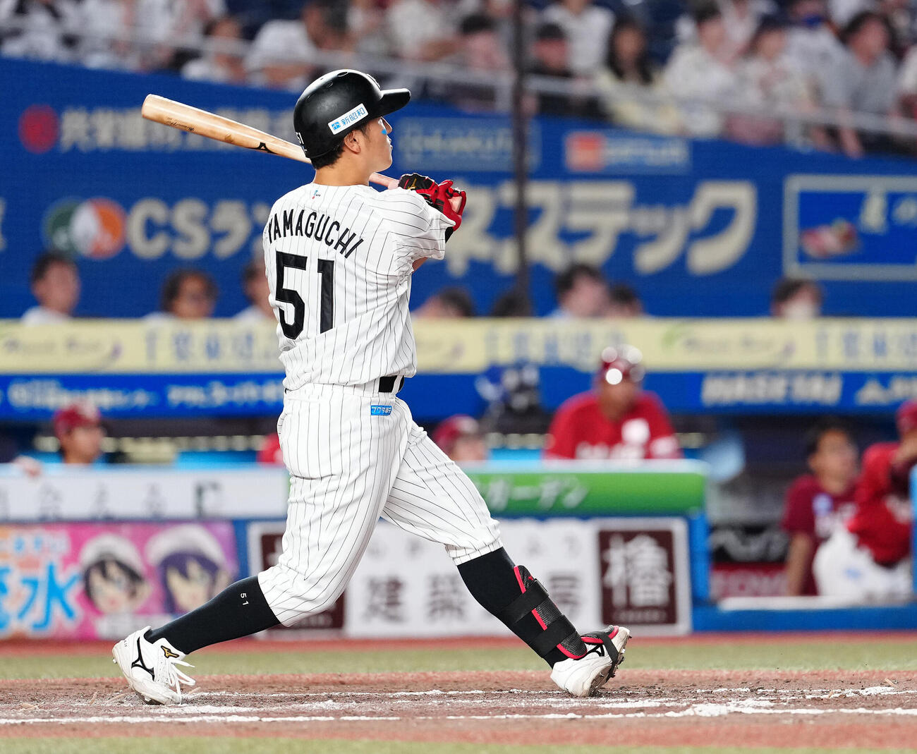 ロッテ対楽天　8回裏ロッテ無死一塁、2点本塁打を放つ山口航輝（撮影・鈴木みどり）