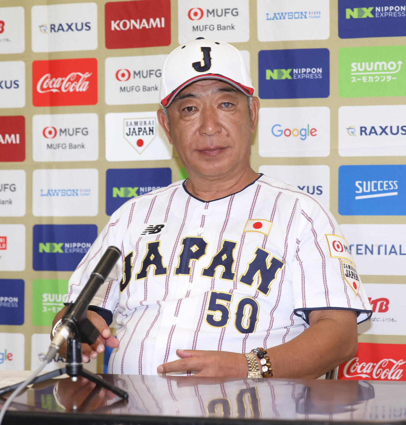 代表を発表する鈴木英之侍ジャパン大学代表監督（撮影・柴田隆二）