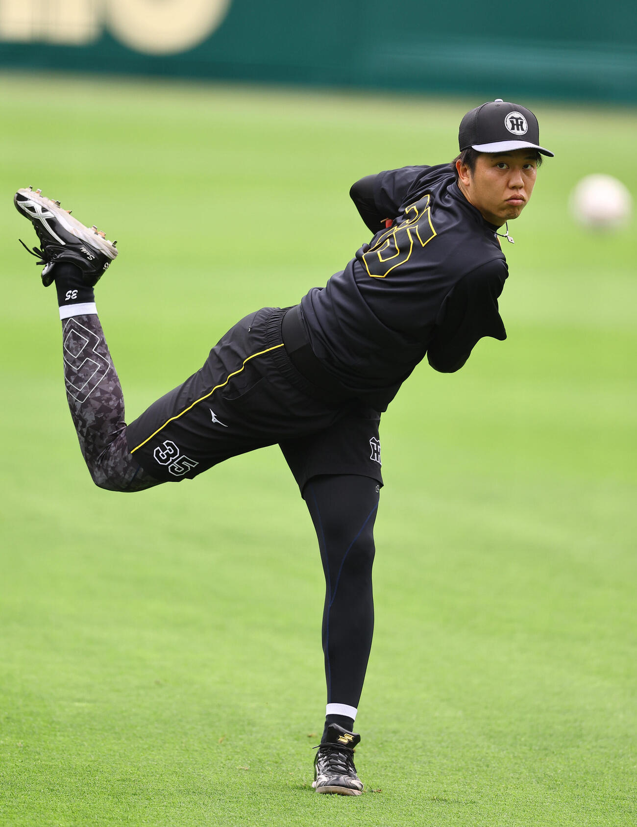 キャッチボールをする才木浩人（撮影・上田博志)　♯2026年6月22日、甲子園球場、阪神練習