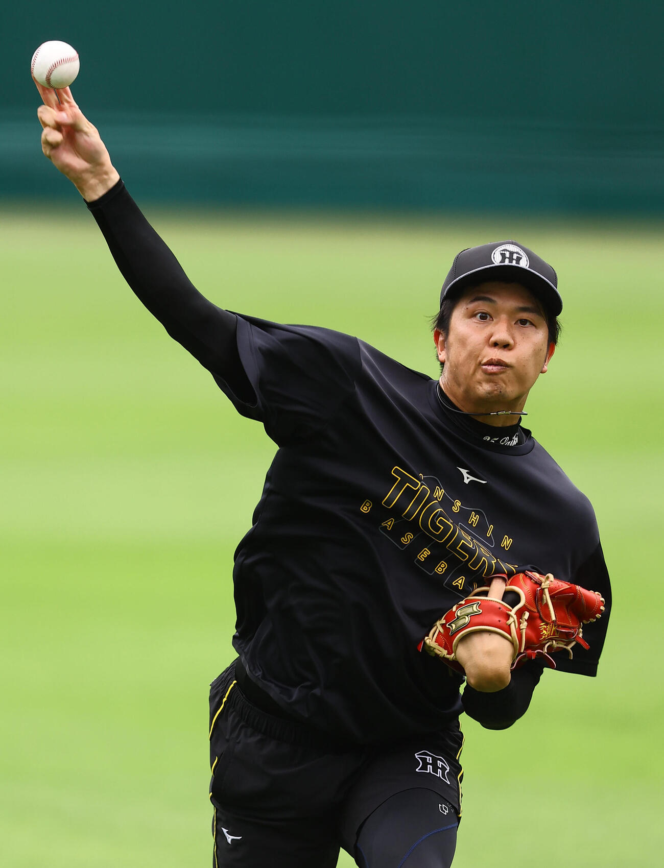 キャッチボールをする才木浩人（撮影・上田博志)　♯2026年6月22日、甲子園球場、阪神練習
