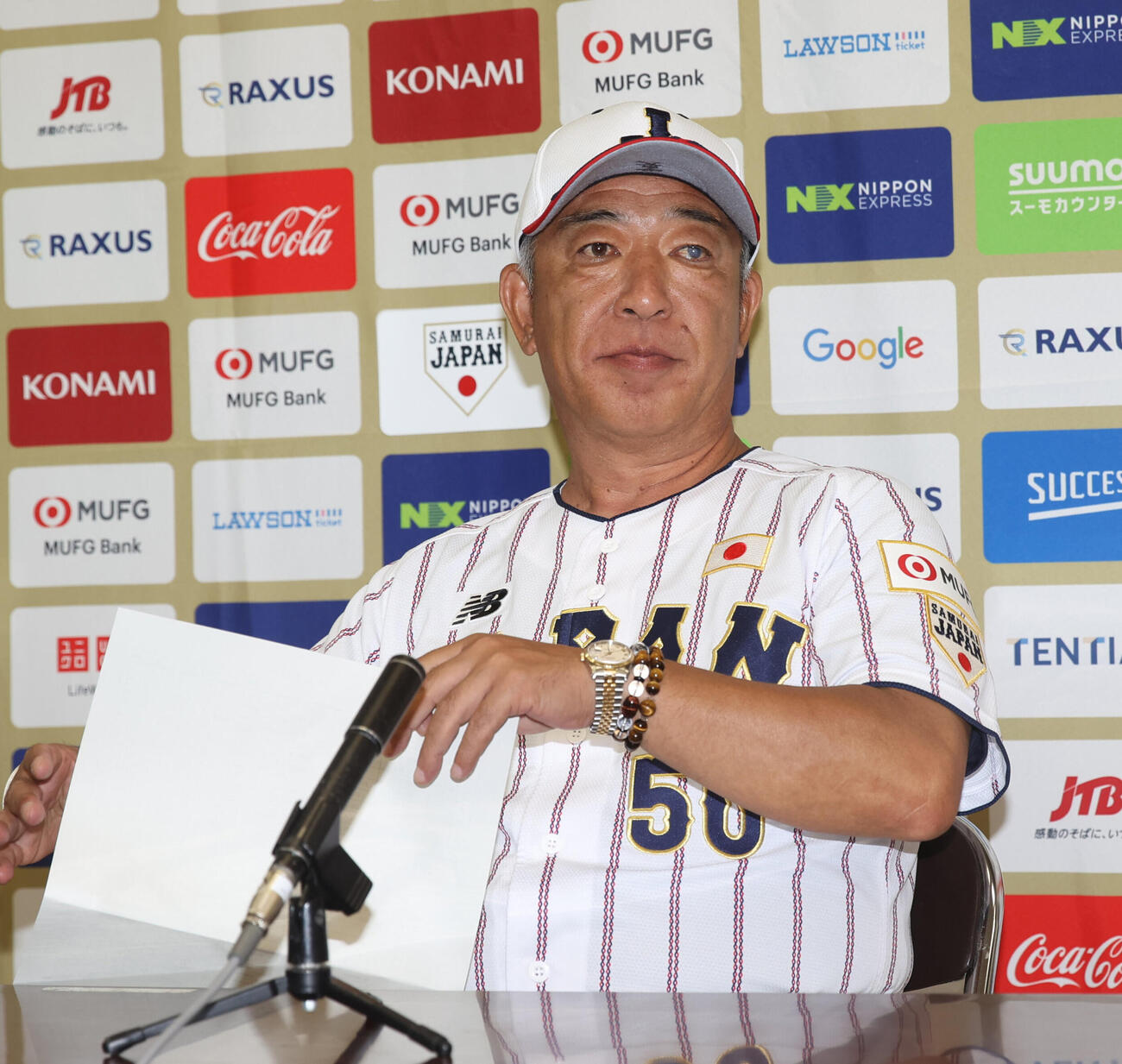 代表を発表する鈴木英之侍ジャパン大学代表監督（撮影・柴田隆二）