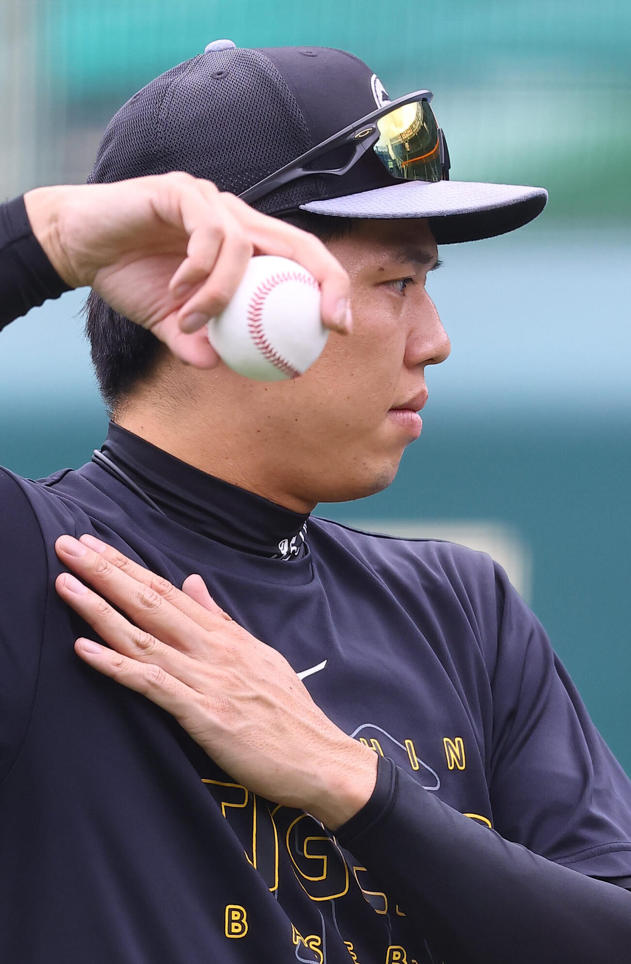 甲子園球場で調整する才木浩人才木浩人（撮影・上田博志)