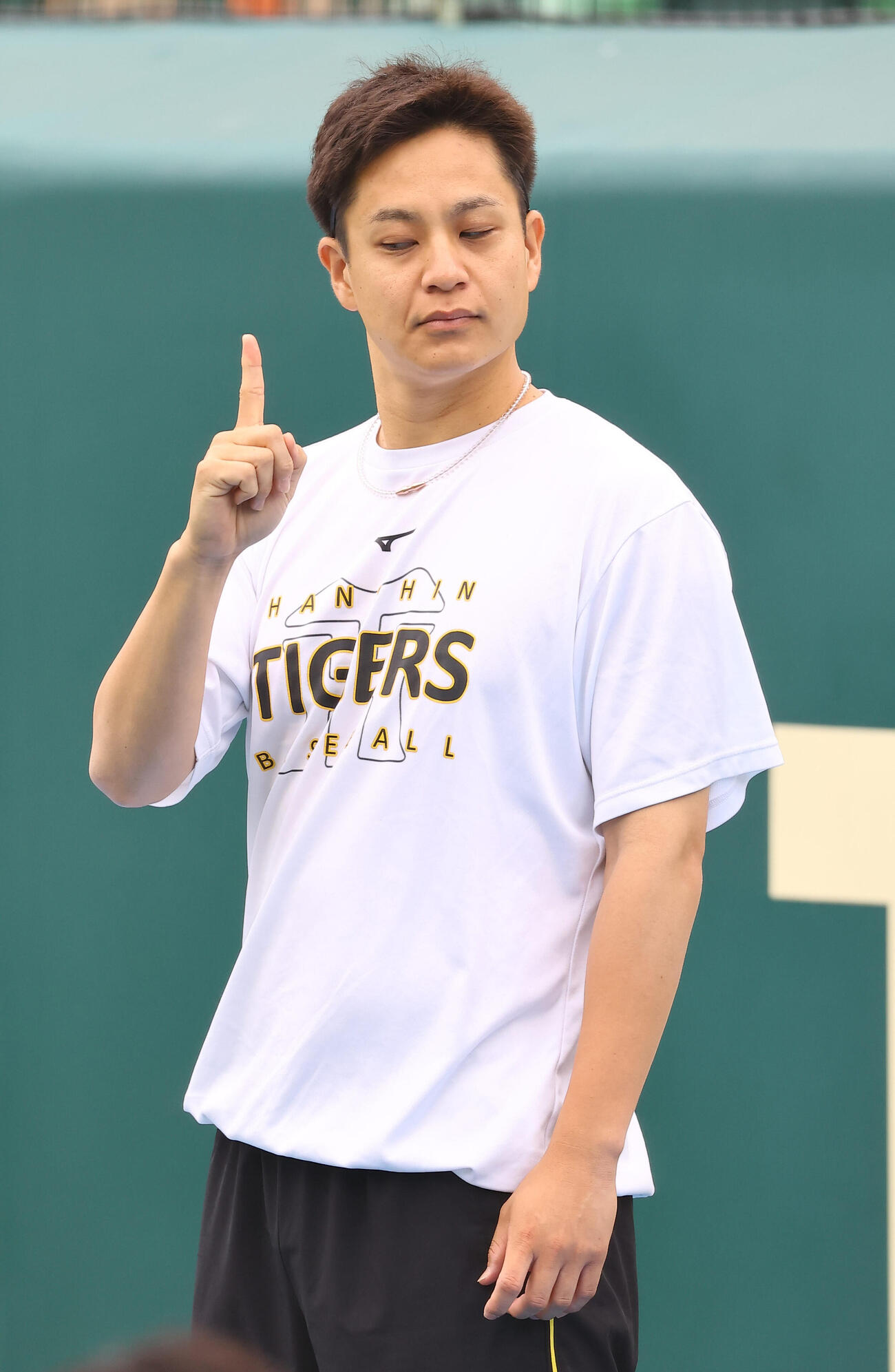 ビジョントレーニングをする大竹耕太郎（撮影・上田博志)　
