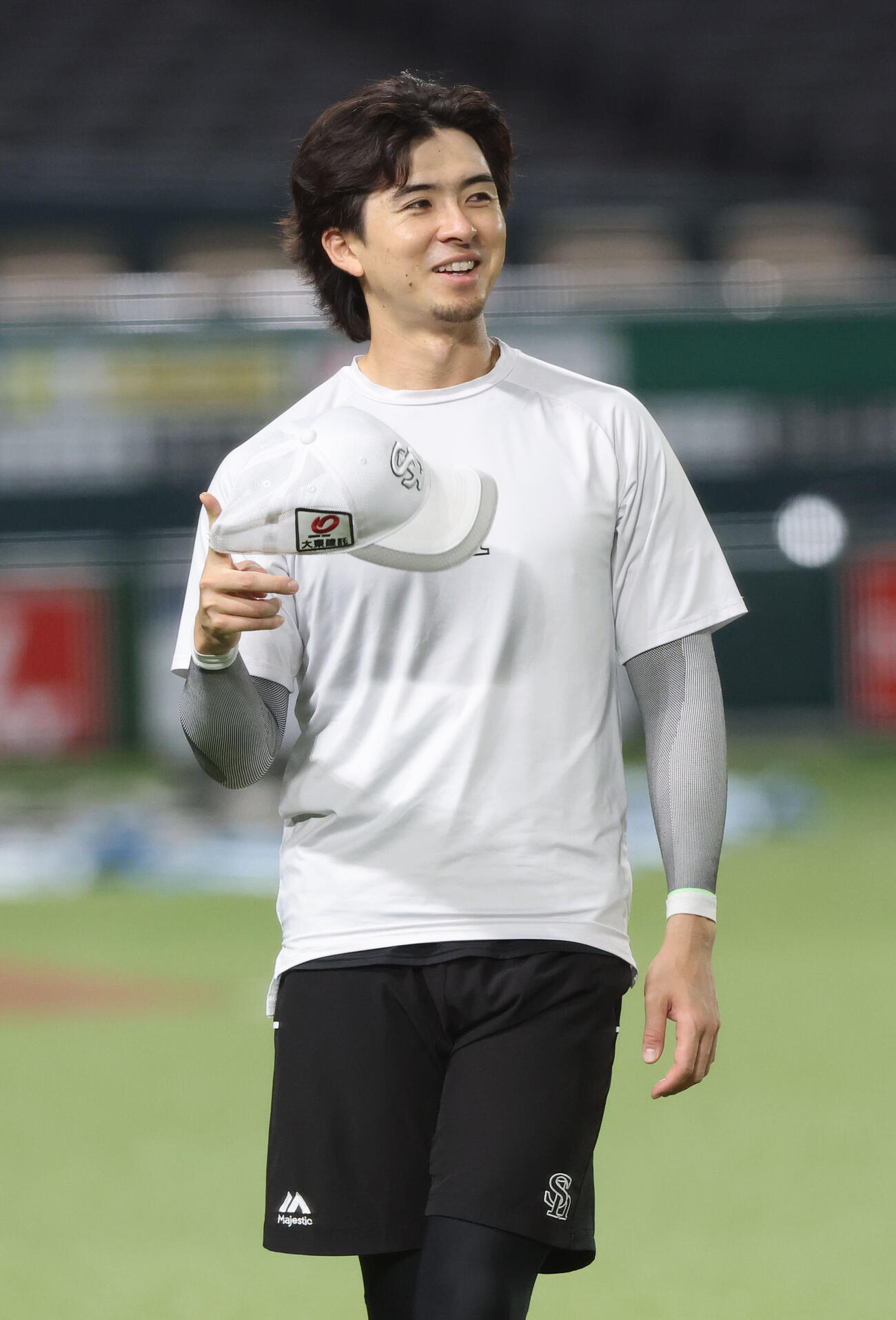 練習中に笑顔を見せるソフトバンク上沢直之（撮影・梅根麻紀）＝2026年6月22日