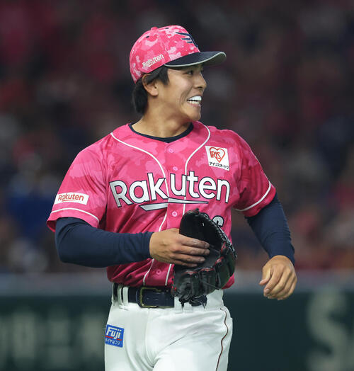 楽天対西武 延長12回表を抑える中込陽翔(撮影・河田真司)