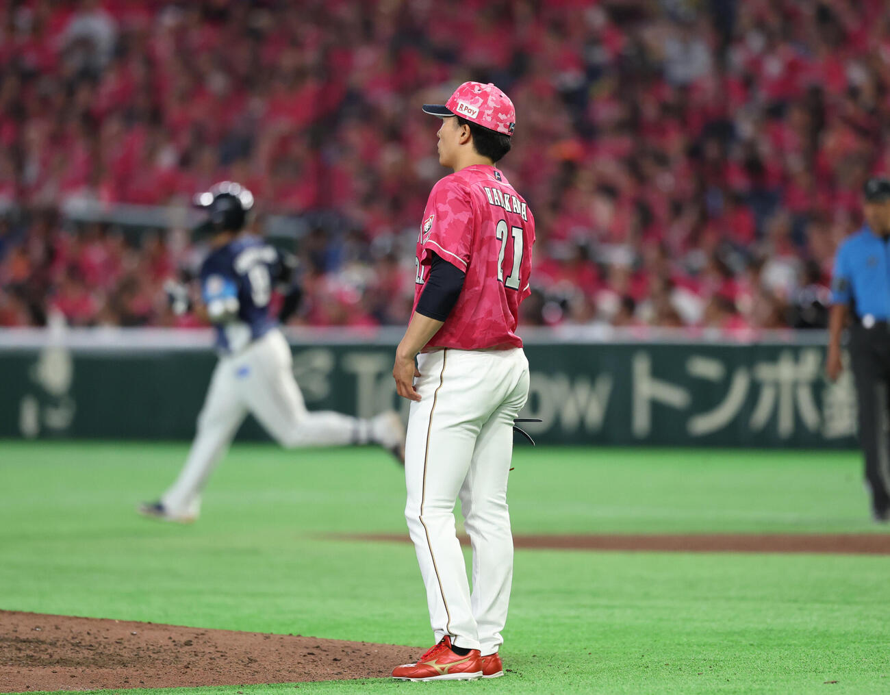 楽天対西武　7回表西武無死、渡部聖弥に本塁打を浴びる早川隆久（撮影・増田悦実）