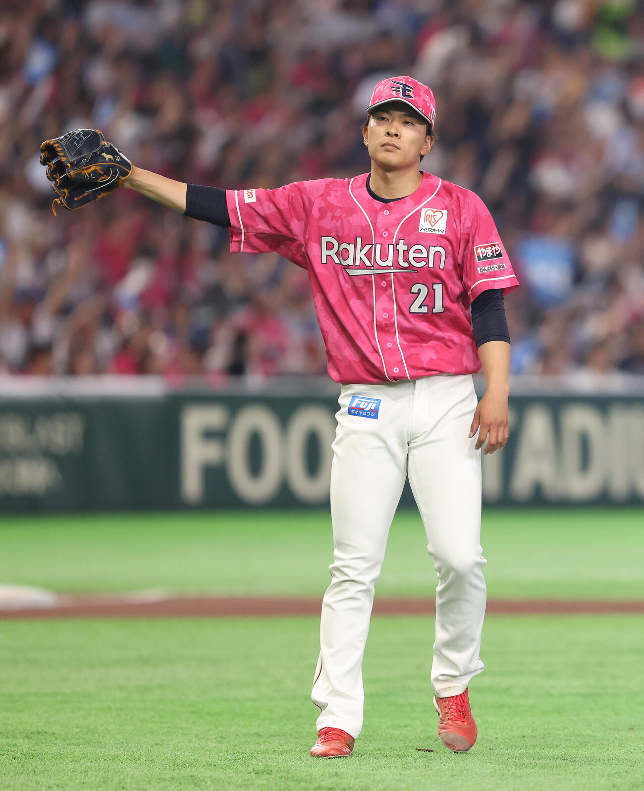 楽天対西武　7回表西武無死、渡部聖弥に中越えソロ本塁打を浴びる早川隆久（撮影・河田真司）