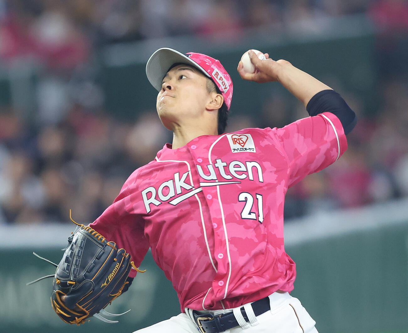 楽天対西武　6回表、力投する早川隆久（撮影・河田真司）