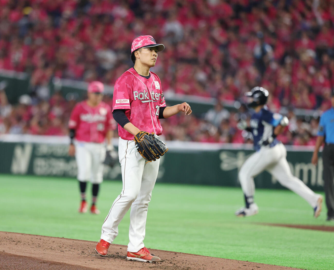 楽天対西武　3回表無死、渡部聖弥に本塁打を浴びる早川隆久（撮影・増田悦実）