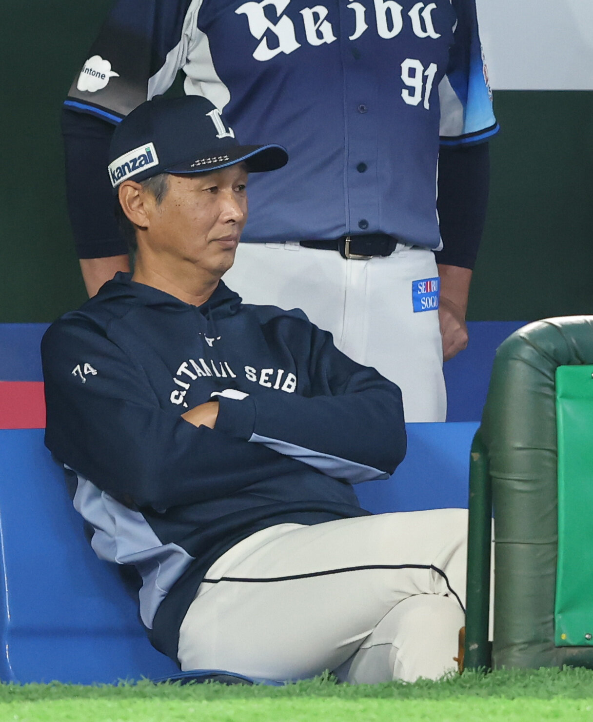 楽天対西武　延長12回裏、戦況を見守る西口文也監督（撮影・河田真司）