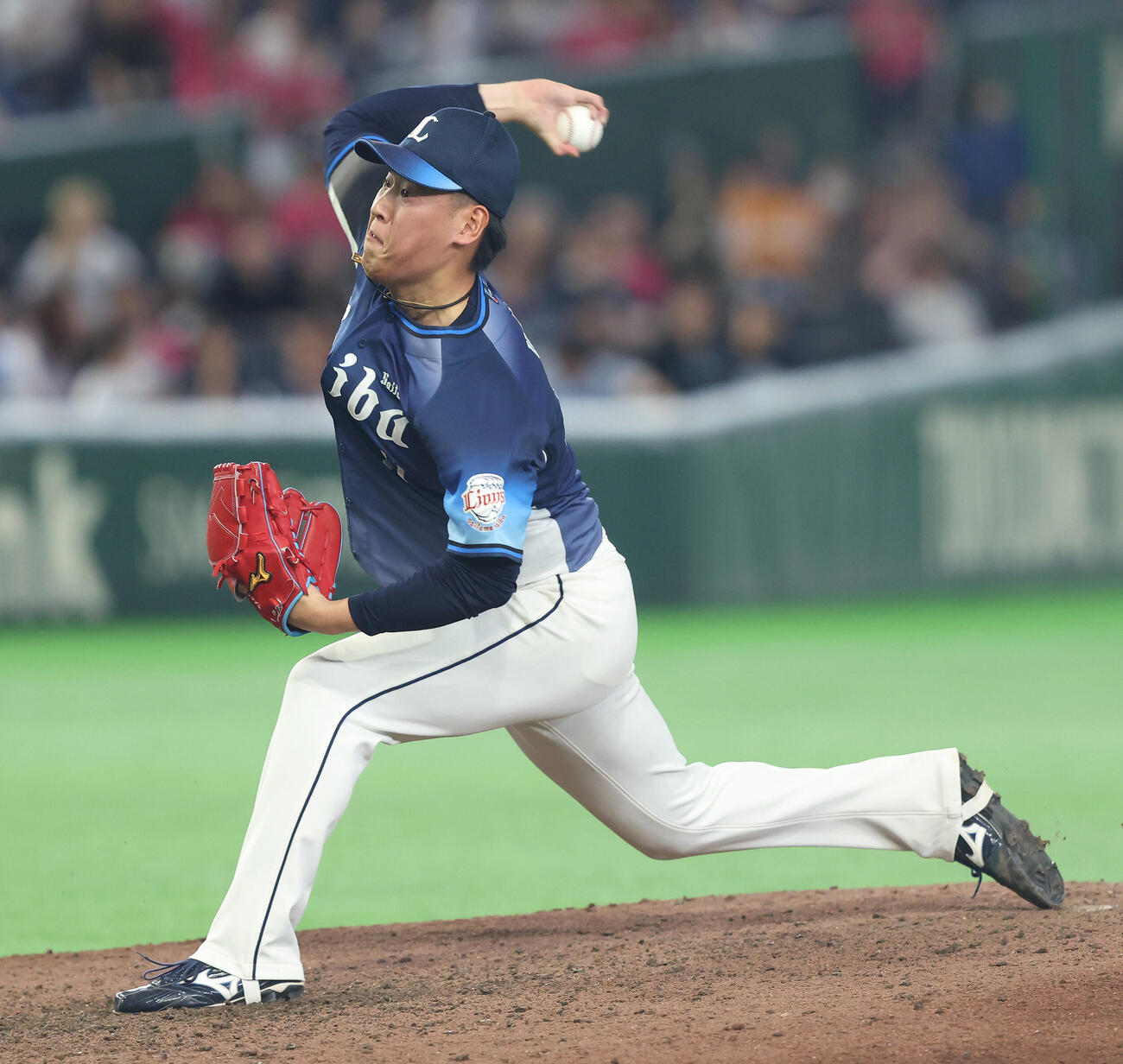 楽天対西武　延長12回裏、力投する上田大河（撮影・河田真司）