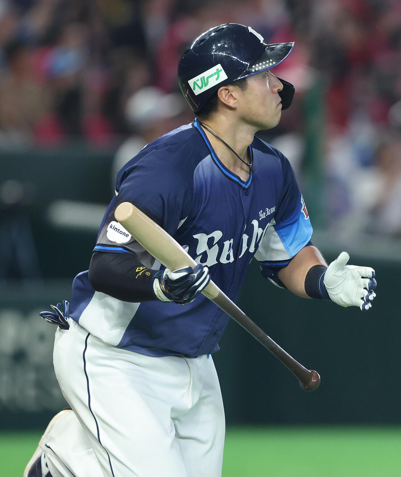 楽天対西武　7回表西武無死、中越えソロ本塁打を放つ渡部聖弥（撮影・河田真司）