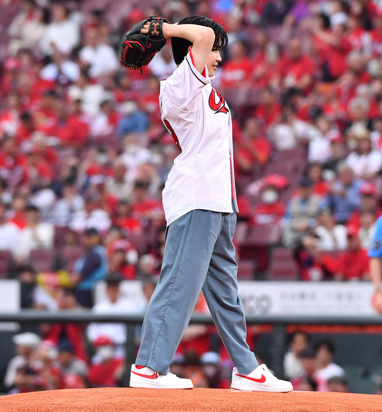 広島対巨人　始球式を務めた俳優の鈴木福（撮影・岩下翔太）