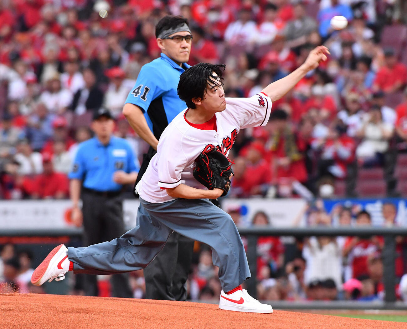 広島対巨人　始球式を務めた俳優の鈴木福（撮影・岩下翔太）