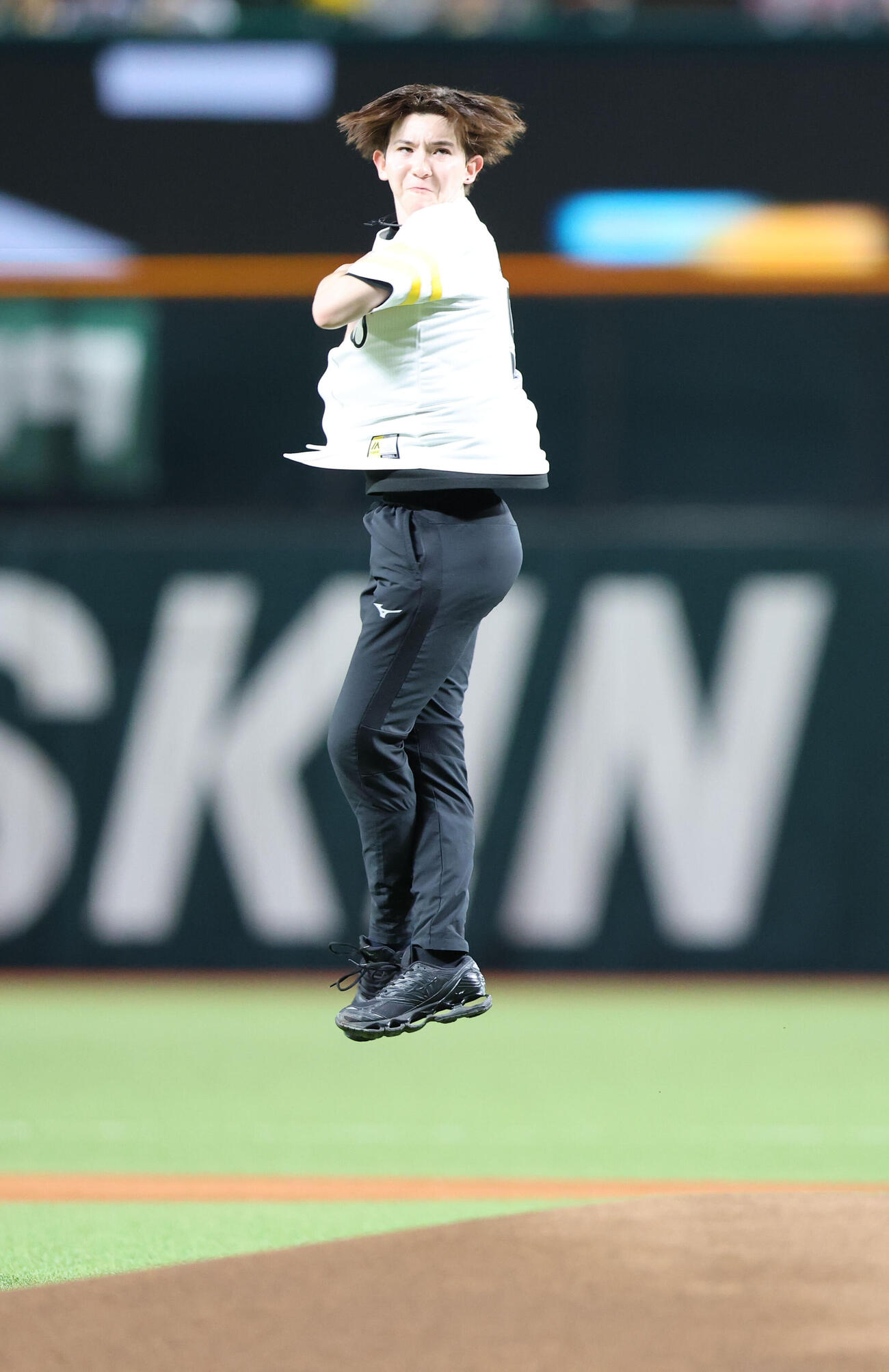 ソフトバンク対オリックス　投球前に華麗なジャンプを見せた中田璃士（撮影・梅根麻紀）