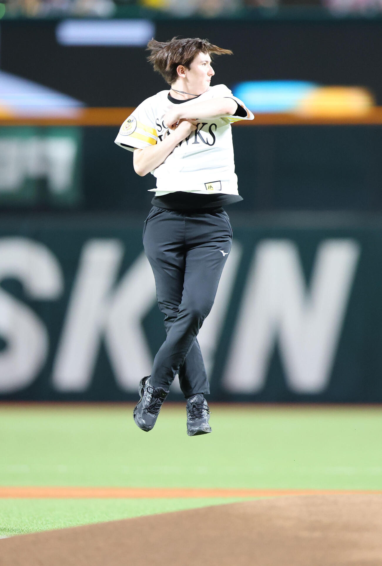 ソフトバンク対オリックス　投球前に華麗なジャンプを見せた中田璃士（撮影・梅根麻紀）